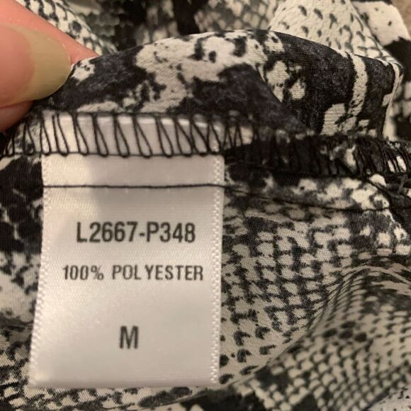 Loveappealla ladies tank top. Size: M. Snake print. - Picture 3 of 4